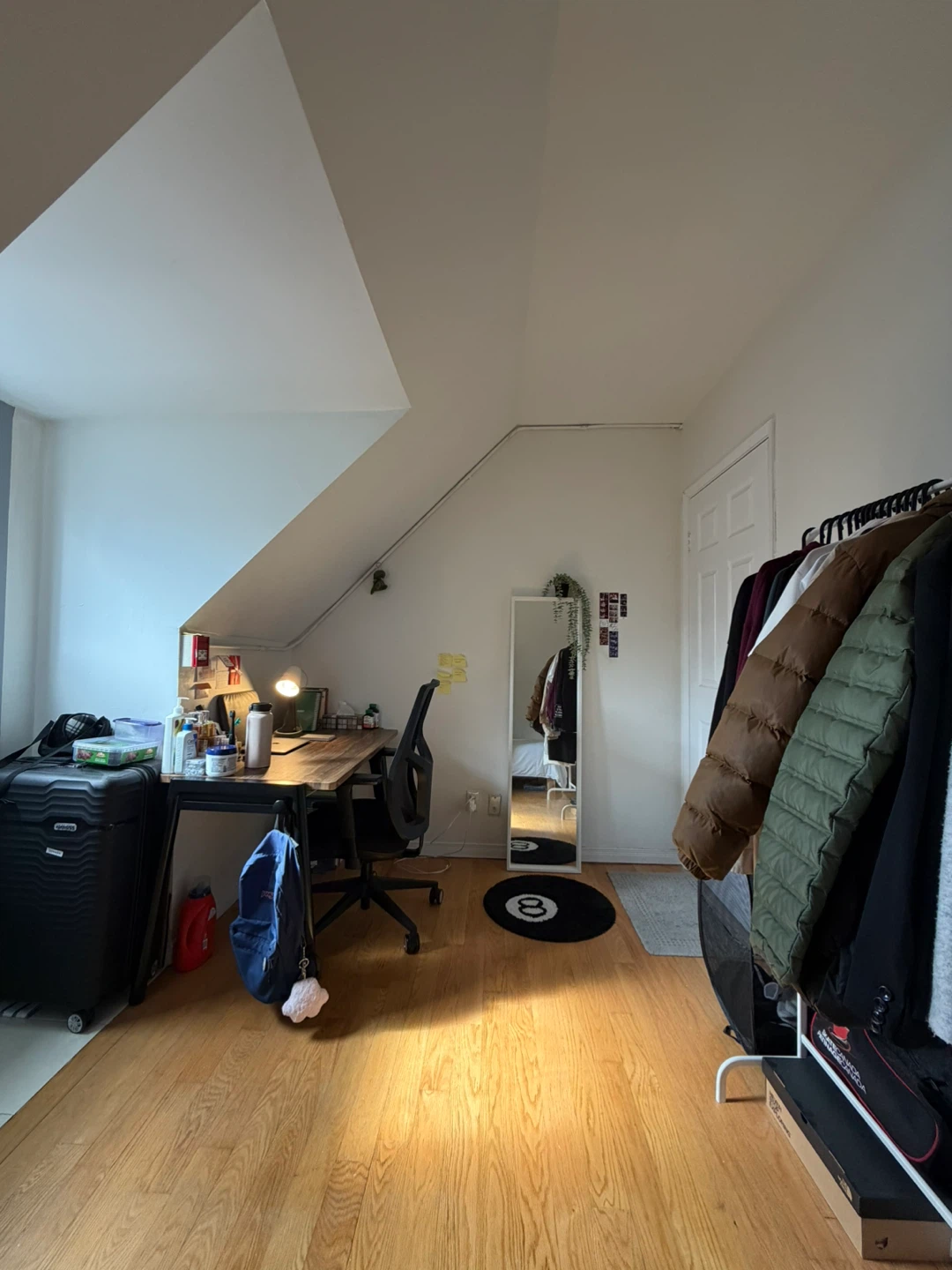Summer Sublet: 3rd Floor Townhouse Room - photo 2