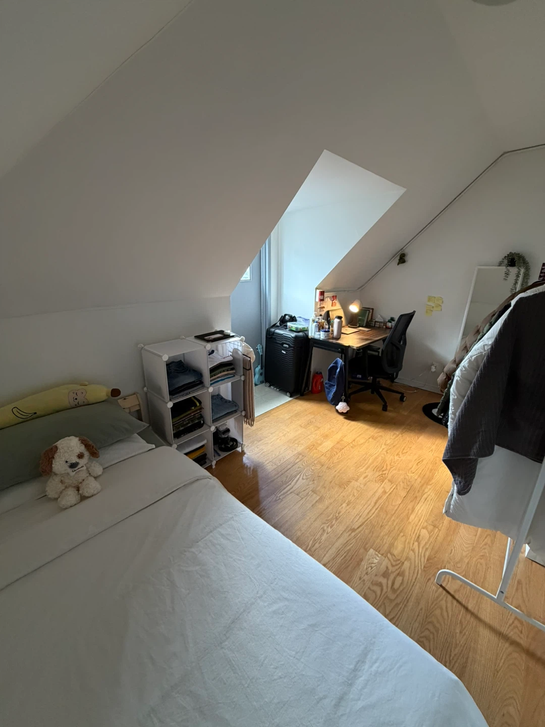 Summer Sublet: 3rd Floor Townhouse Room - photo 3