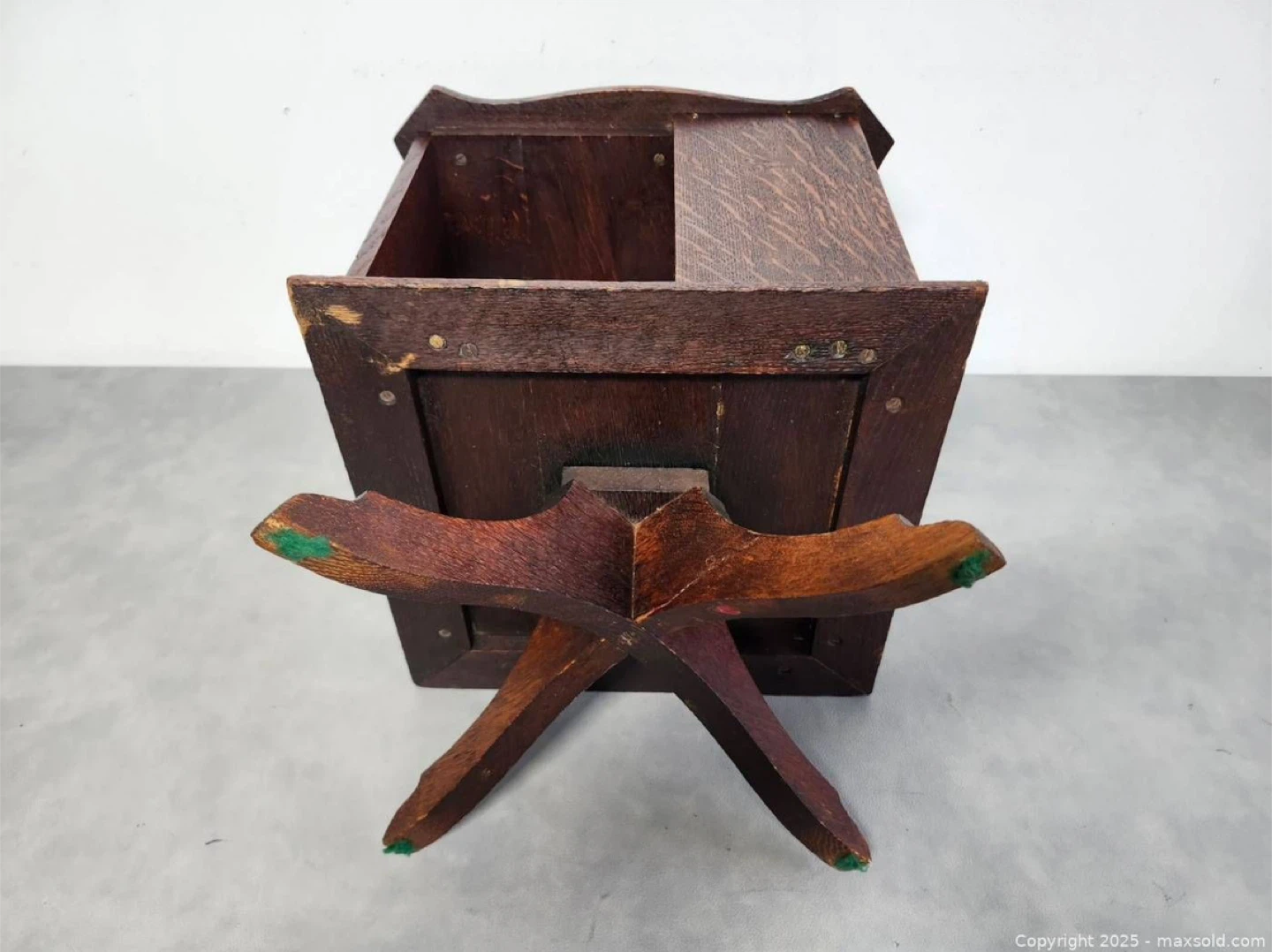 Cute Antique/Vintage Swirling Wooden Bookshelf - photo 4