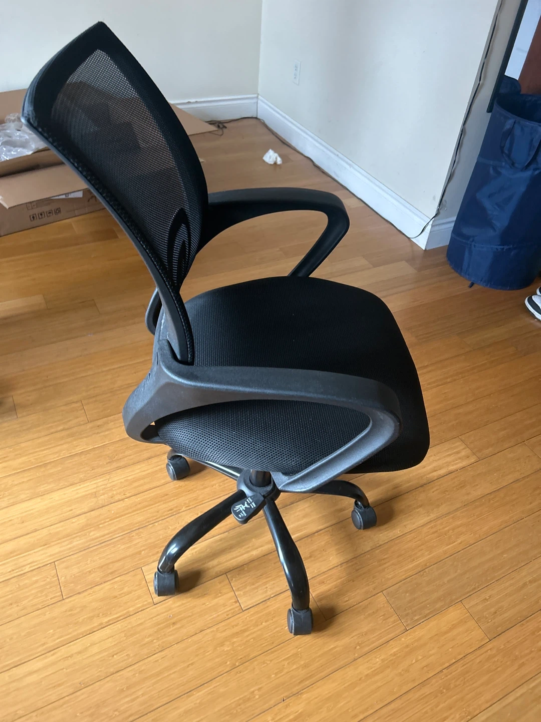 Black Mesh Office Chair - photo 2
