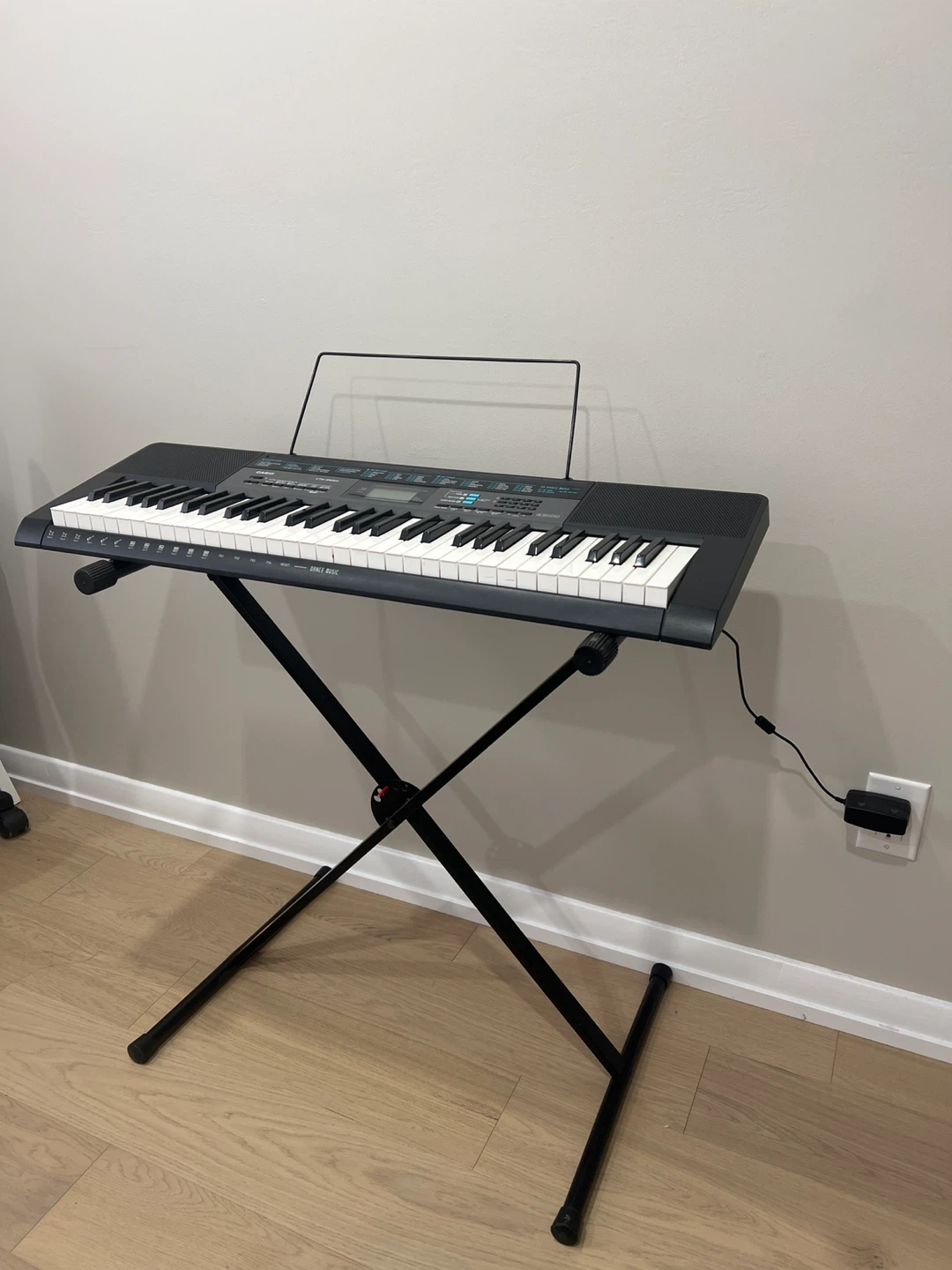 Casio CTK-2550 Electronic Keyboard with Stand