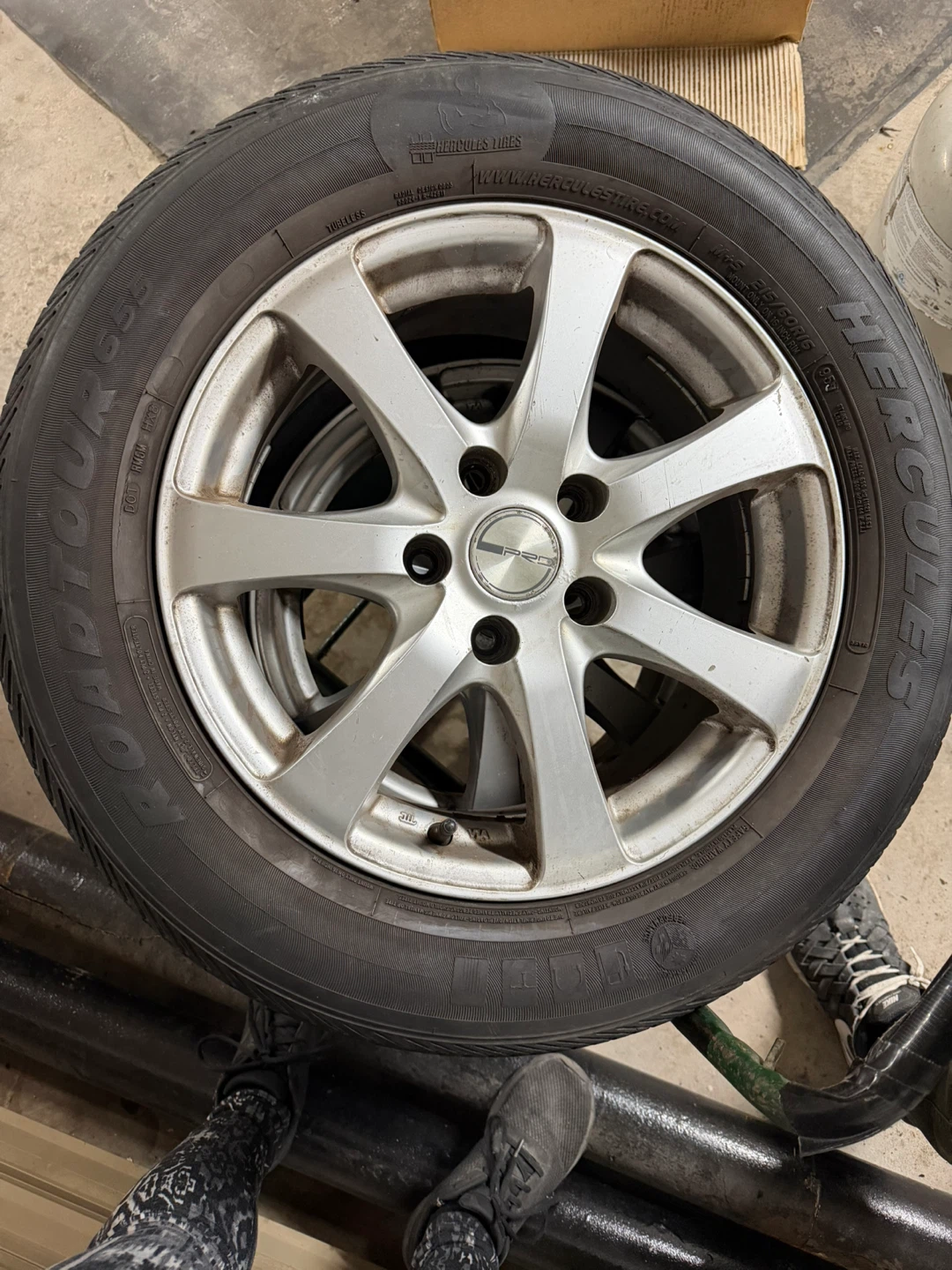 Hercules "Capitolour" Tire - 215/60R16