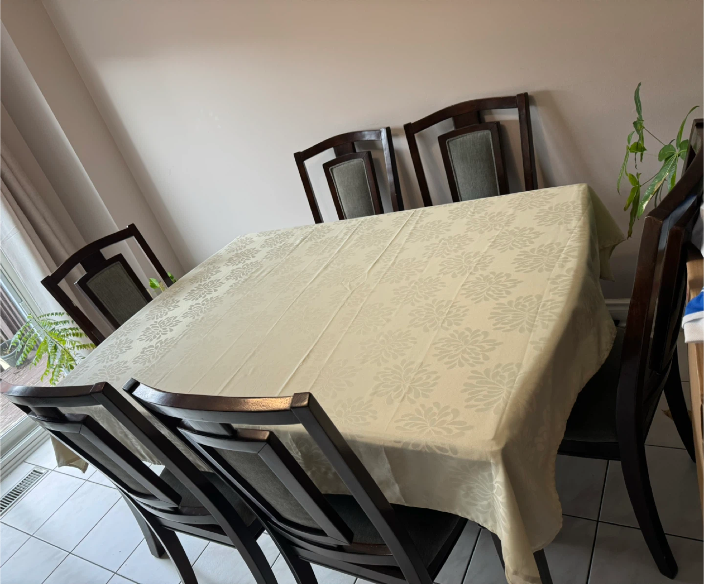 Dining Table and 6 Chairs