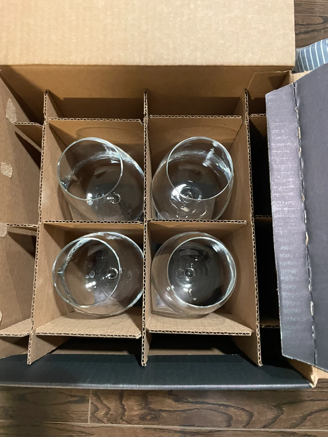 Set of 4 Stemmed Wine Glasses - 23 1/4 oz - photo 3
