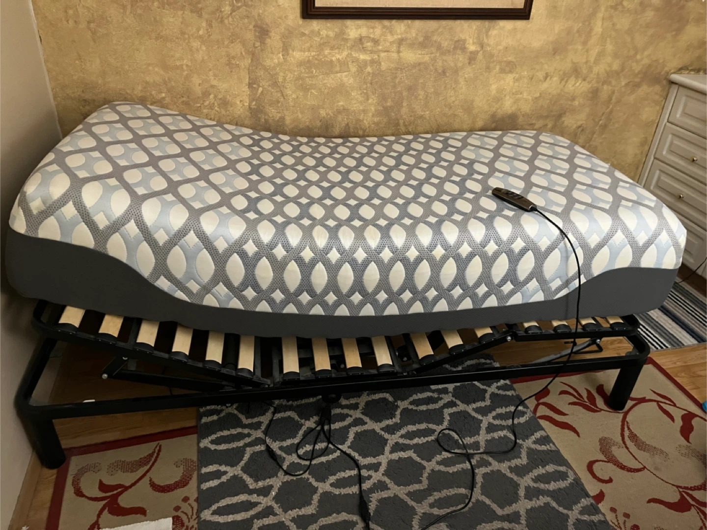 Kingsdown Euro Top King Mattress + Frame Base