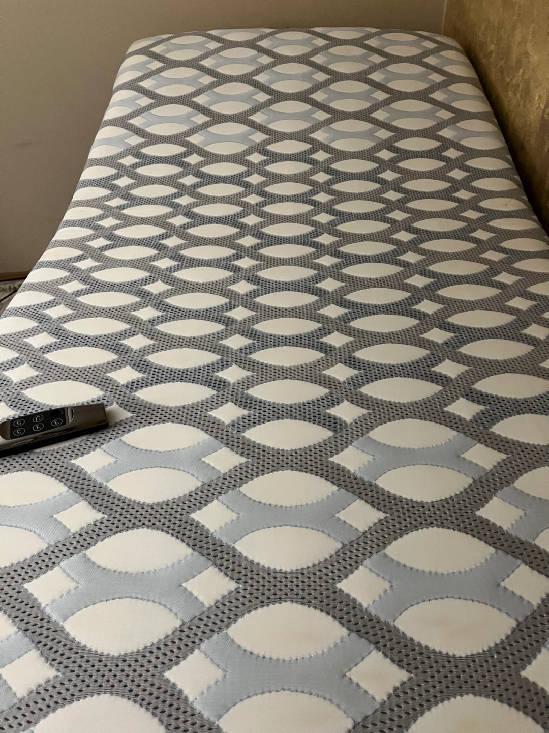 Kingsdown Euro Top King Mattress + Frame Base - photo 2