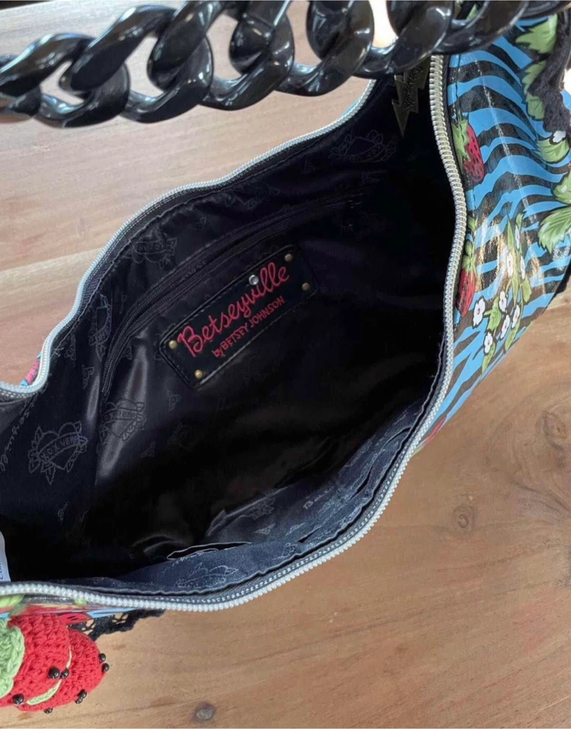 Betsey Johnson Strawberry purse like NEW - photo 3