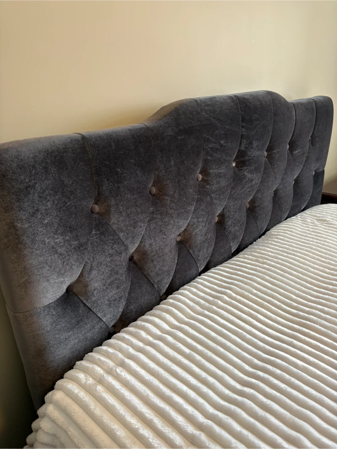 Grey Velvet Tufted Headboard_Queen Size - photo 3