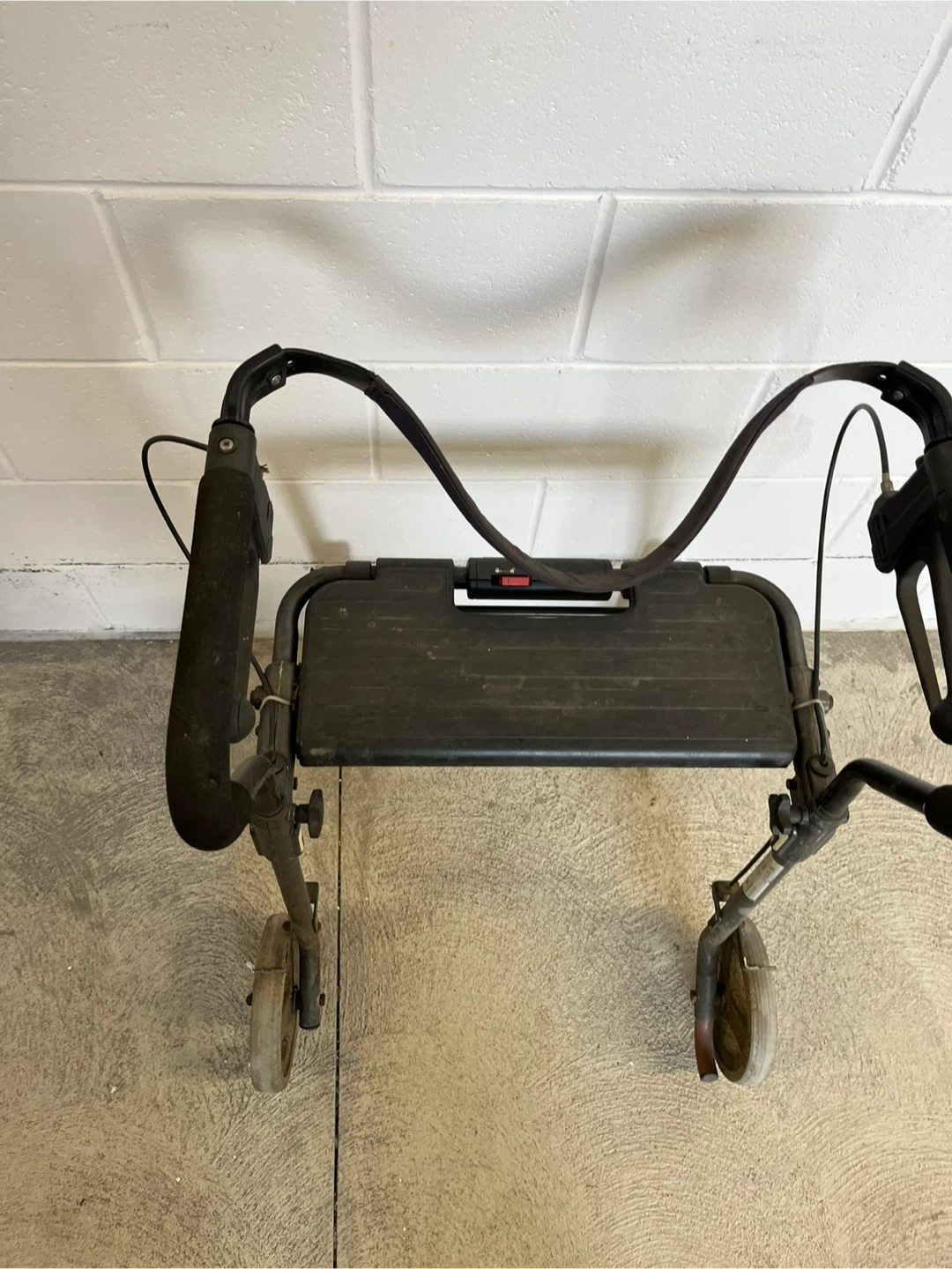 Mobility Walker with Seat - photo 3