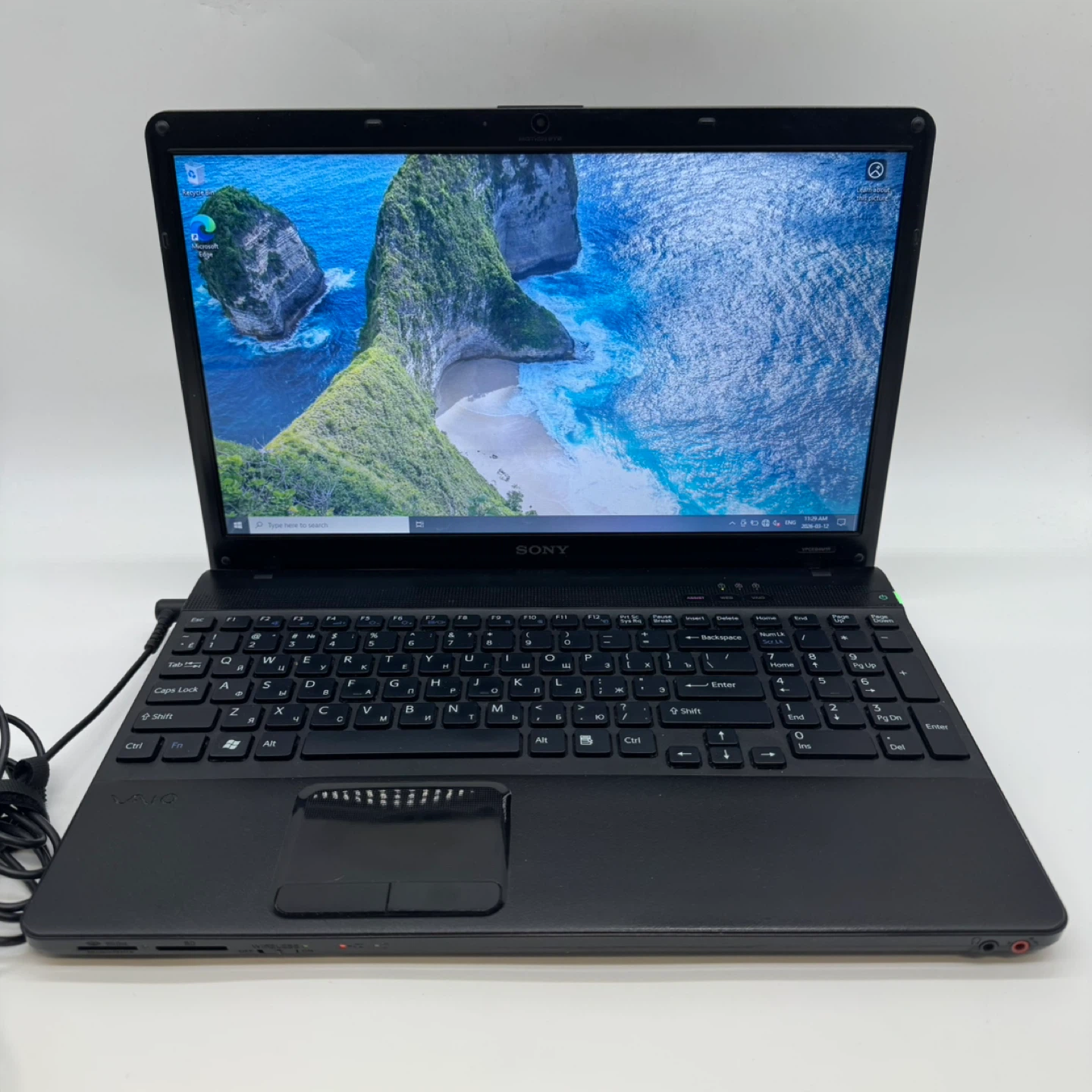 Sony VAIO PCG-71211V Laptop i5-480M 2.67GHz 4GB, 932GB HDD 15.6”