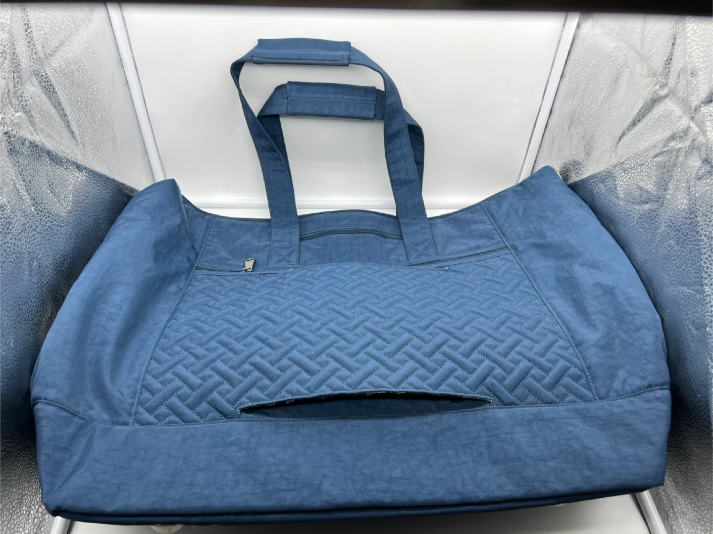 NEW LUG Aerial Love Legacy Collection Navy Blue XL Tote Carryon - photo 5