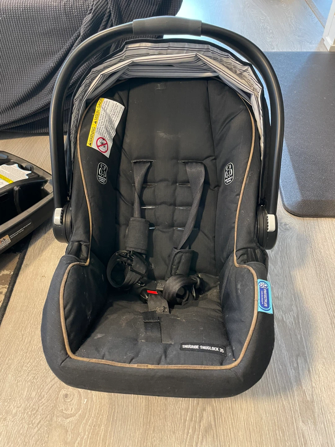 Graco SnugRide SnugLock 35 Infant Car Seat & Base - photo 2