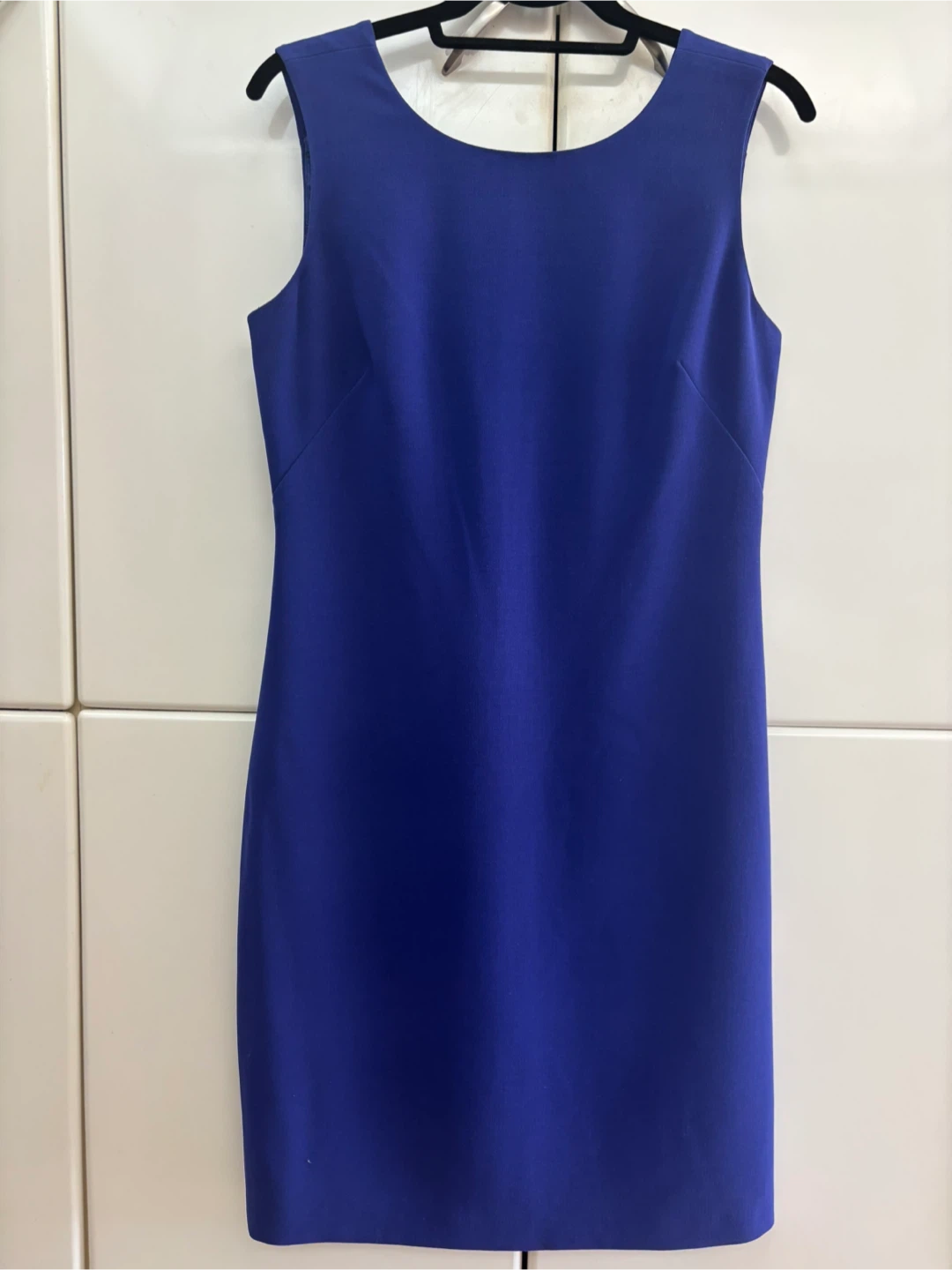 Elegant crepe sleeveless woman dress .