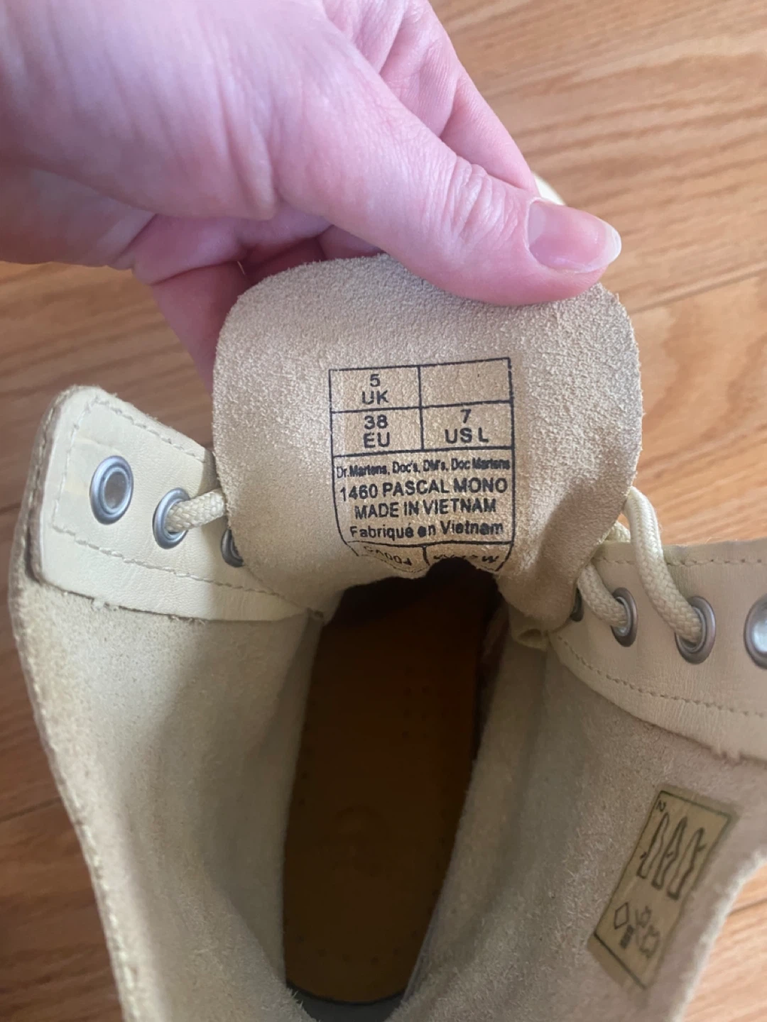 Dr. Martens 1460 Pascal Mono Boots Cream Leather Size 5 UK - photo 4