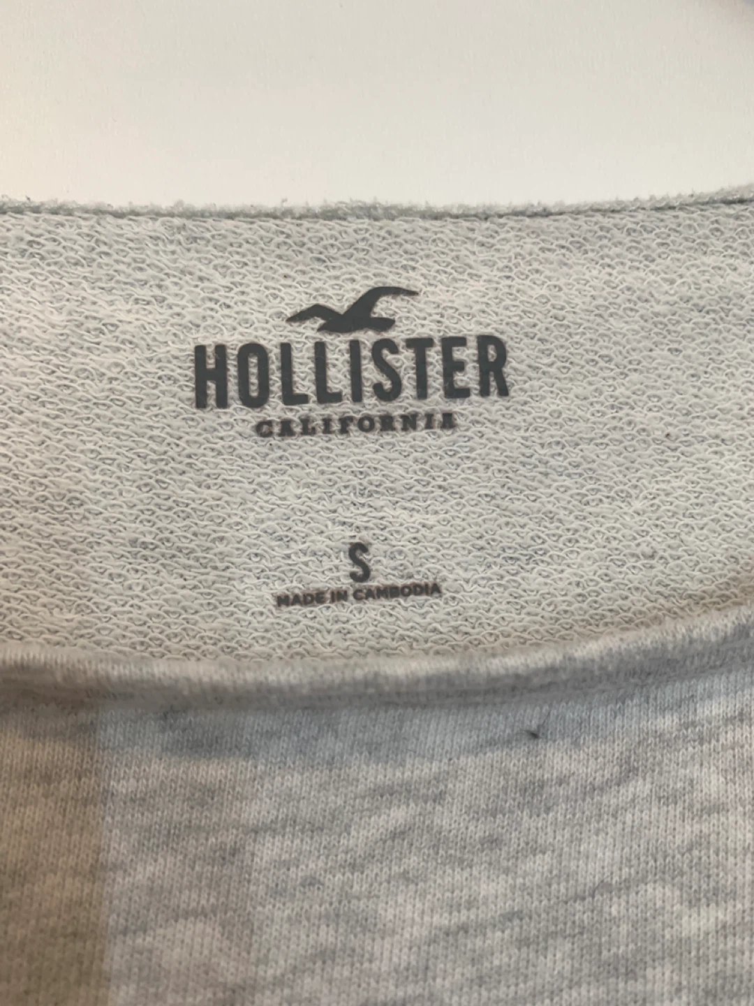 Hollister Grey Sweatshirt - Size S - photo 2