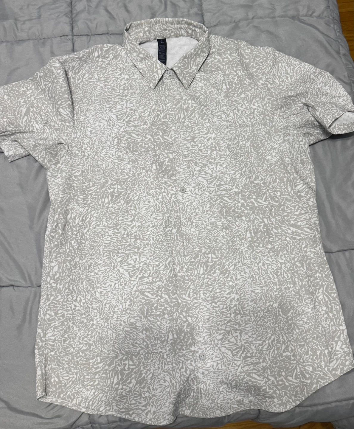 Lululemon Men's Airing Easy Short Sleeve Button-Up Shirt XL
