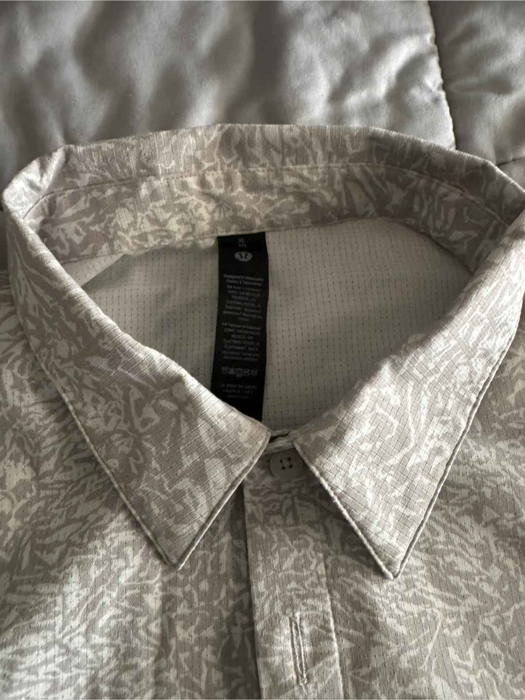 Lululemon Men's Airing Easy Short Sleeve Button-Up Shirt XL - photo 3
