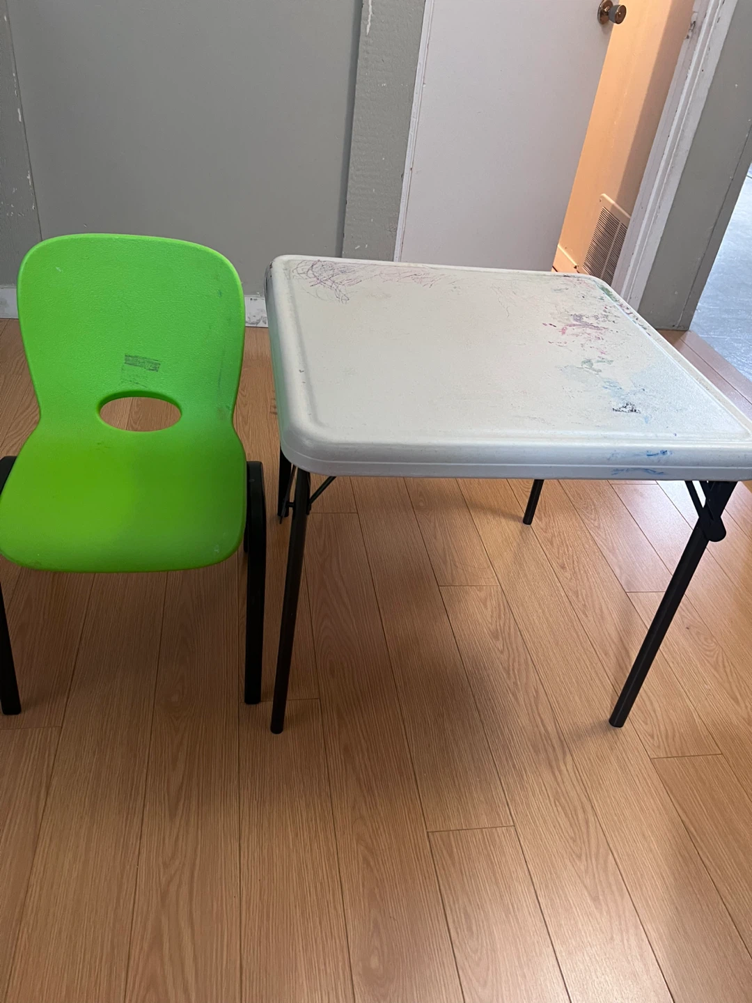 Kids Table and Chair Set