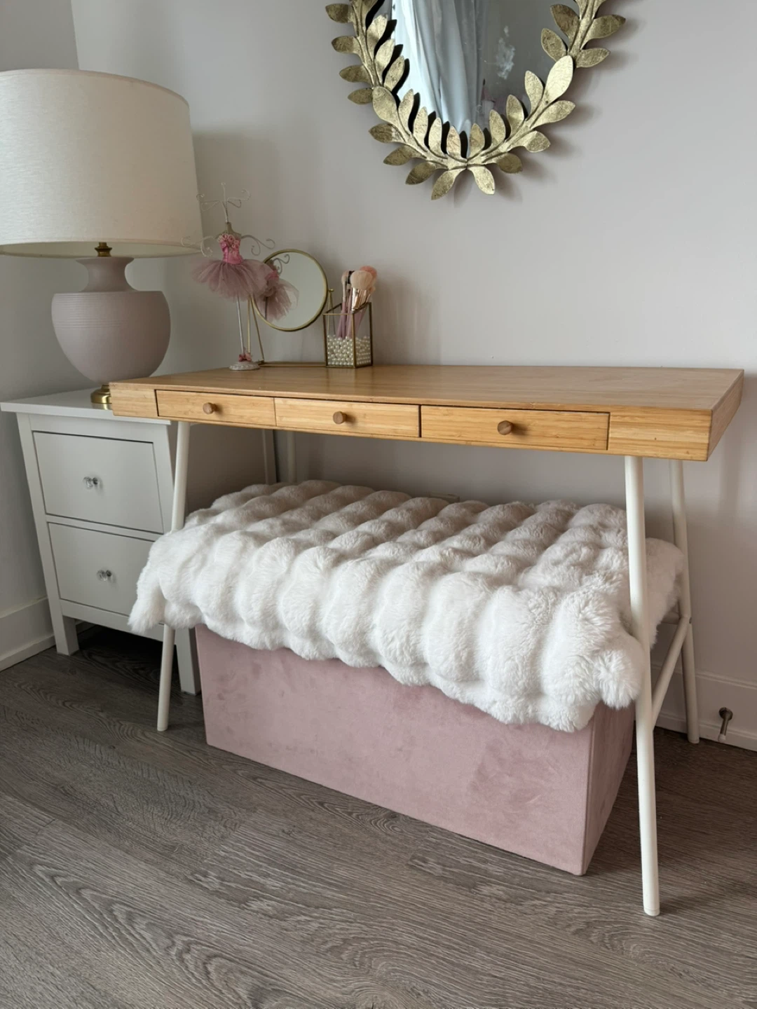 Wooden Vanity Desk with Drawers