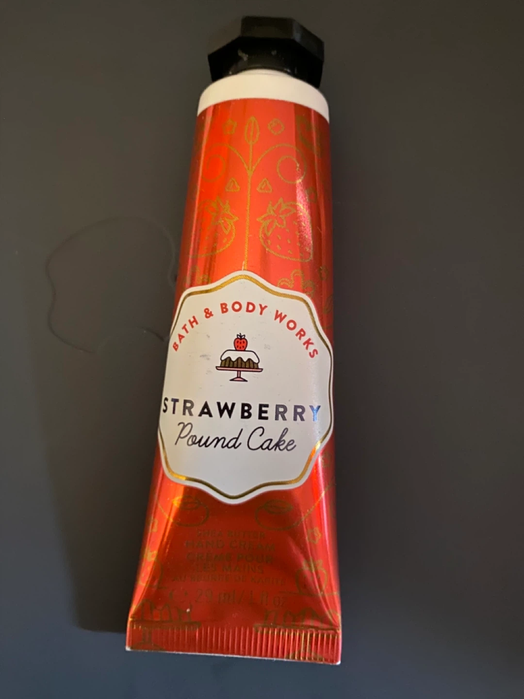 Bath & Body Works Strawberry Pound Cake Hand Cream - photo 2