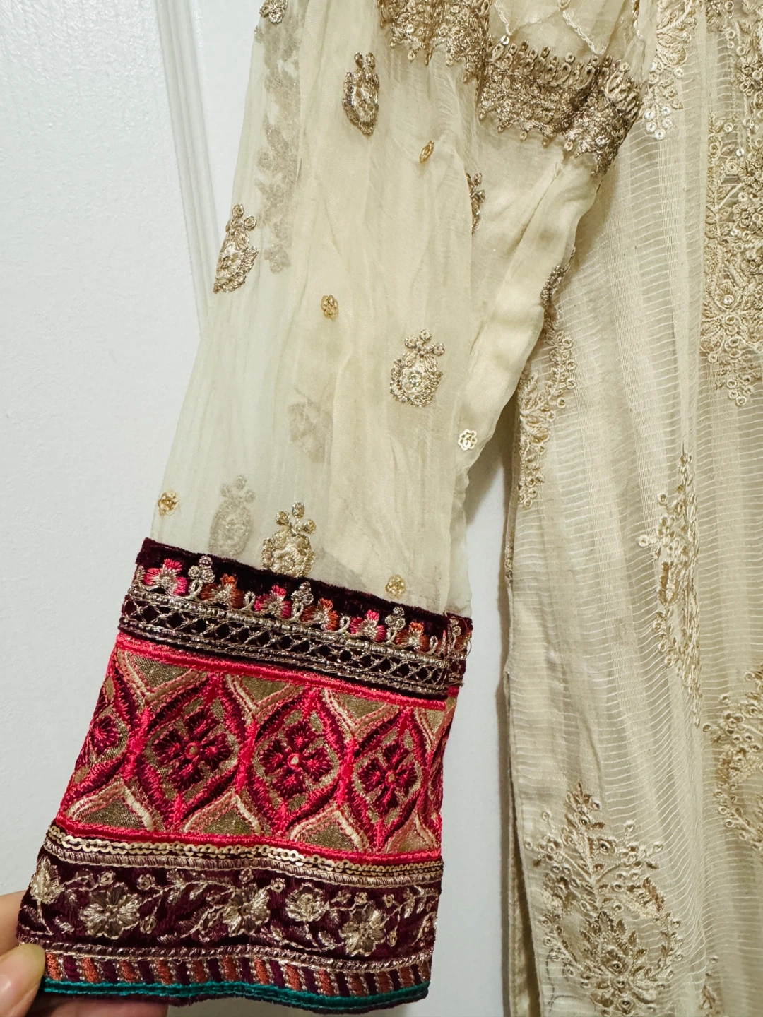 Women's Embroidered Kurti - Size Medium - photo 4