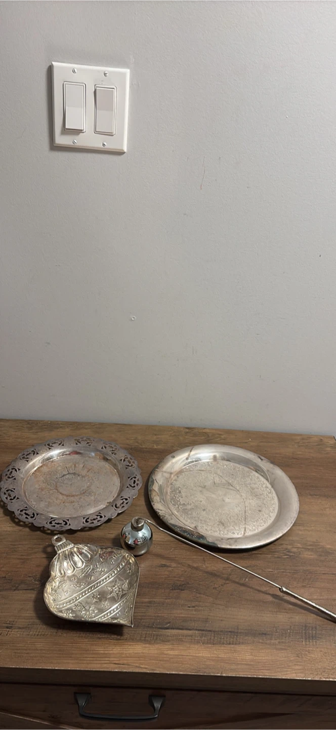 Set of 3 Silver-Plated Trays and Decorative Items