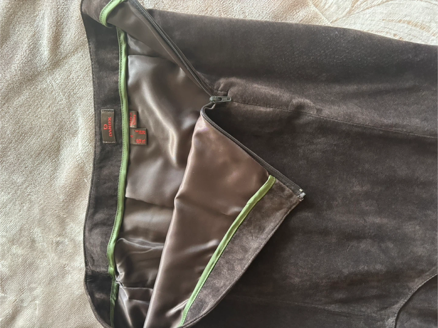 Dark chocolate brown suede skirt. - photo 3