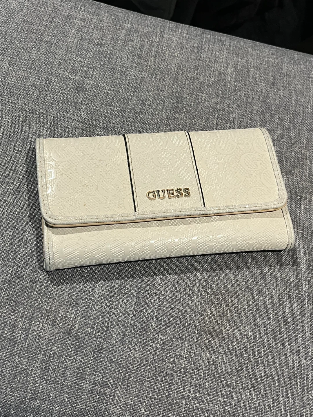 Guess wallet