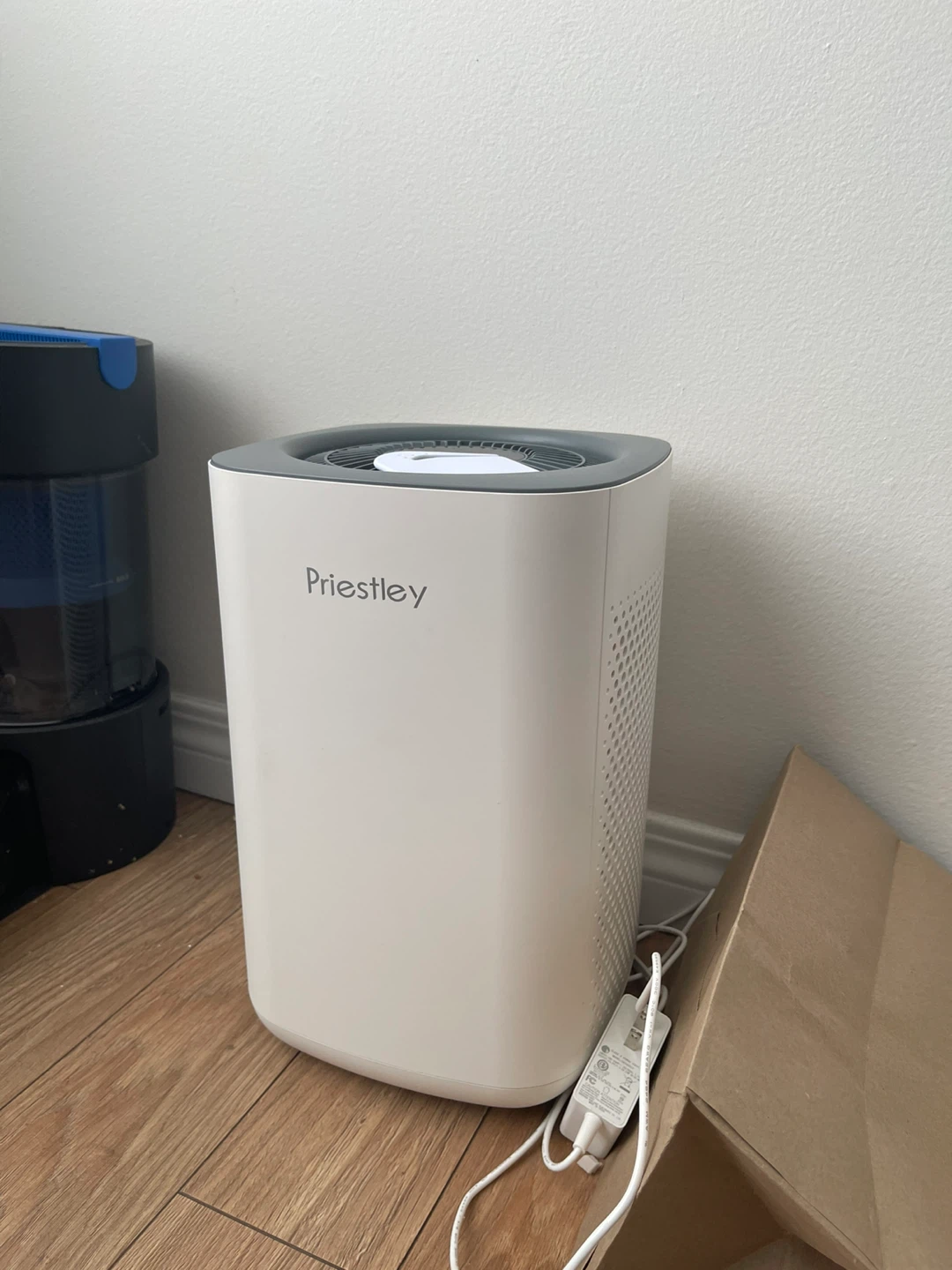 Priestley Air Purifier, Some Jars, Humidifier - photo 2
