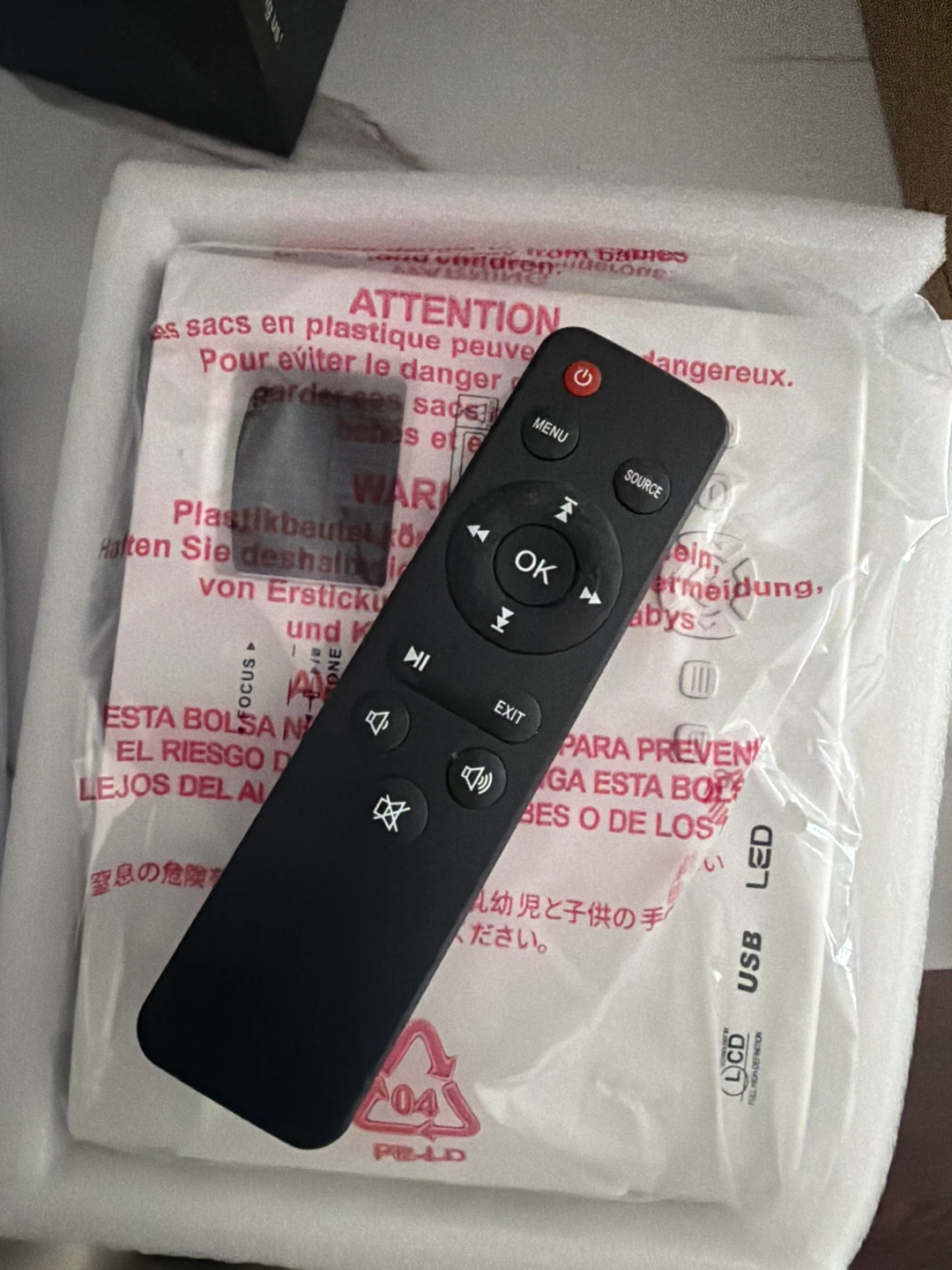 GKLPQ Mini Projector with Remote - photo 4