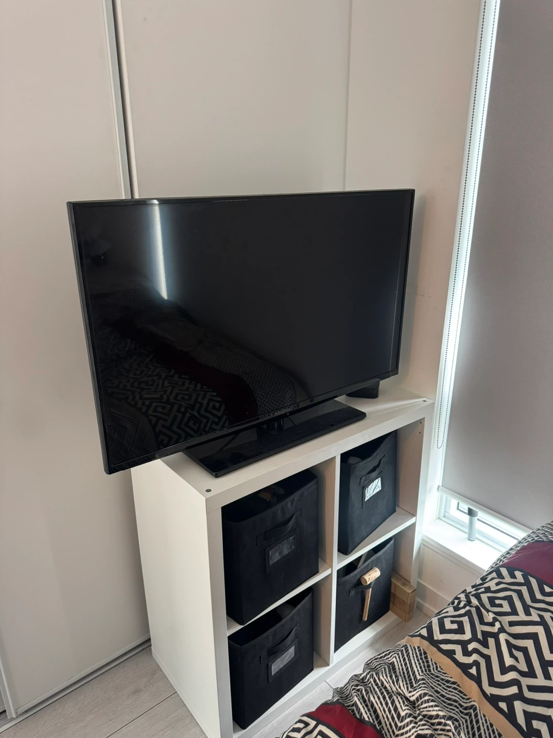 Insignia 32" LED TV (Model: NS-39D310NA15) - photo 3