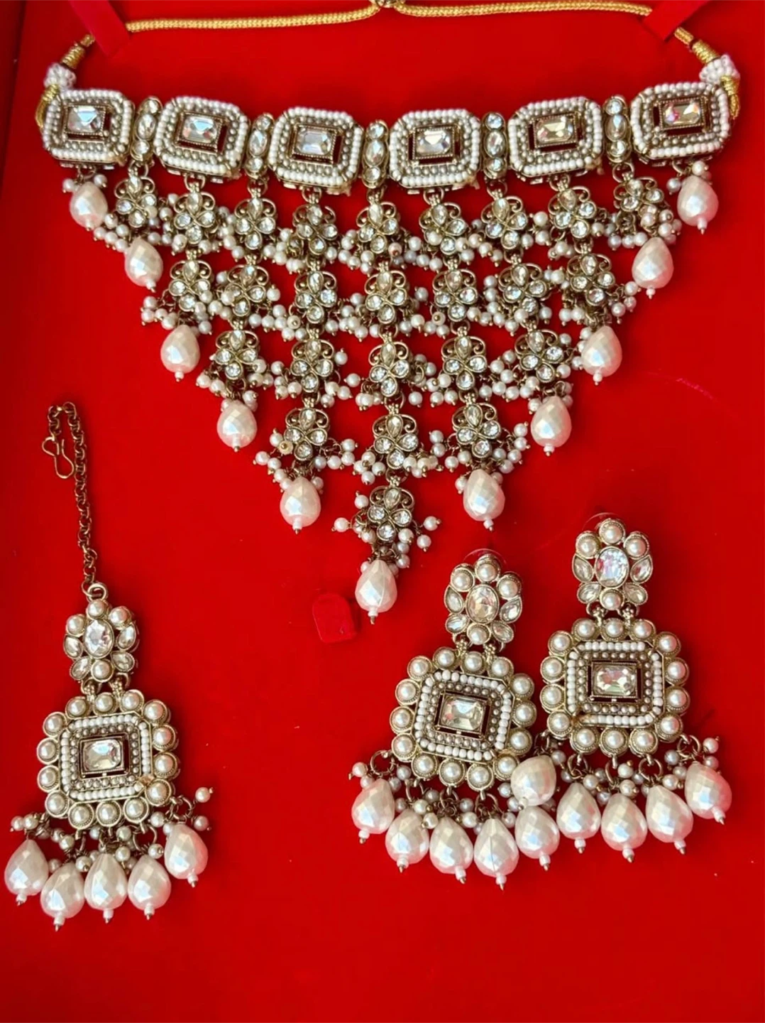 Pearl and Stone Necklace Set with Earrings and Tikka - photo 2