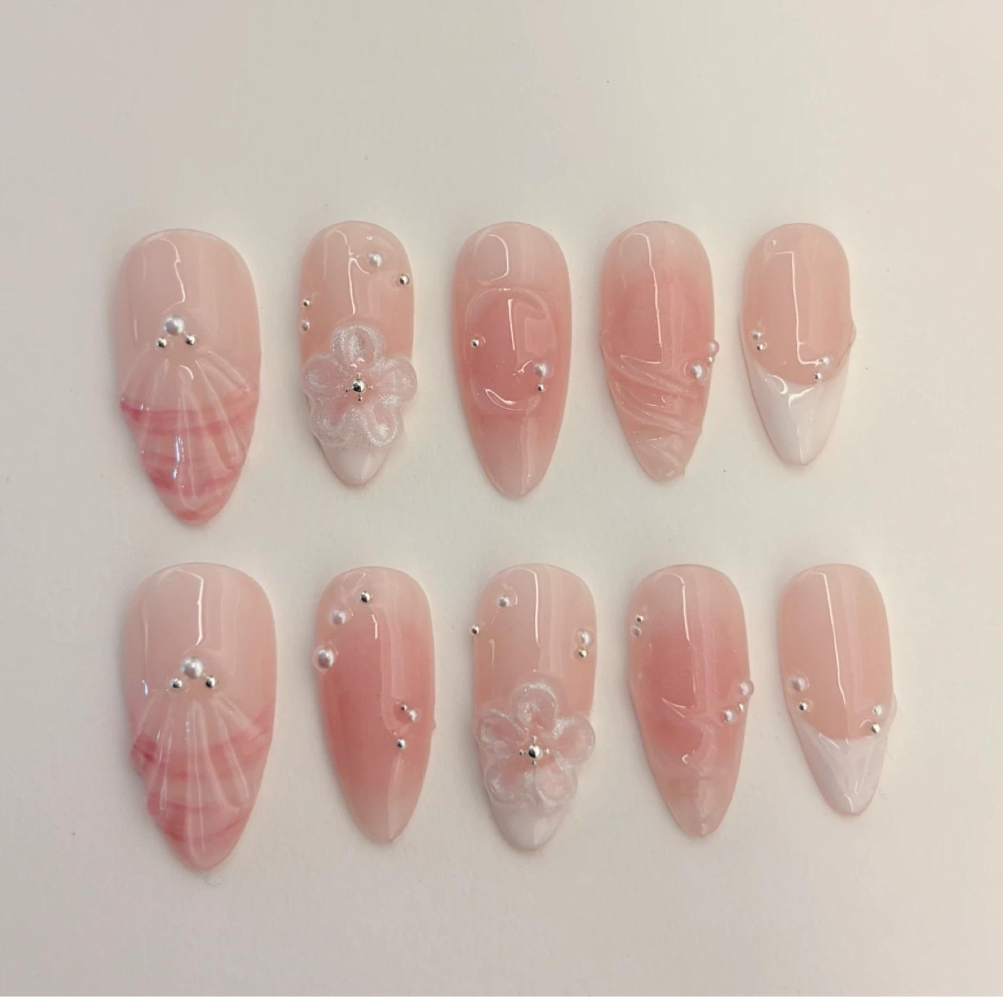 Press-On Nails with Pearlescent Flower design