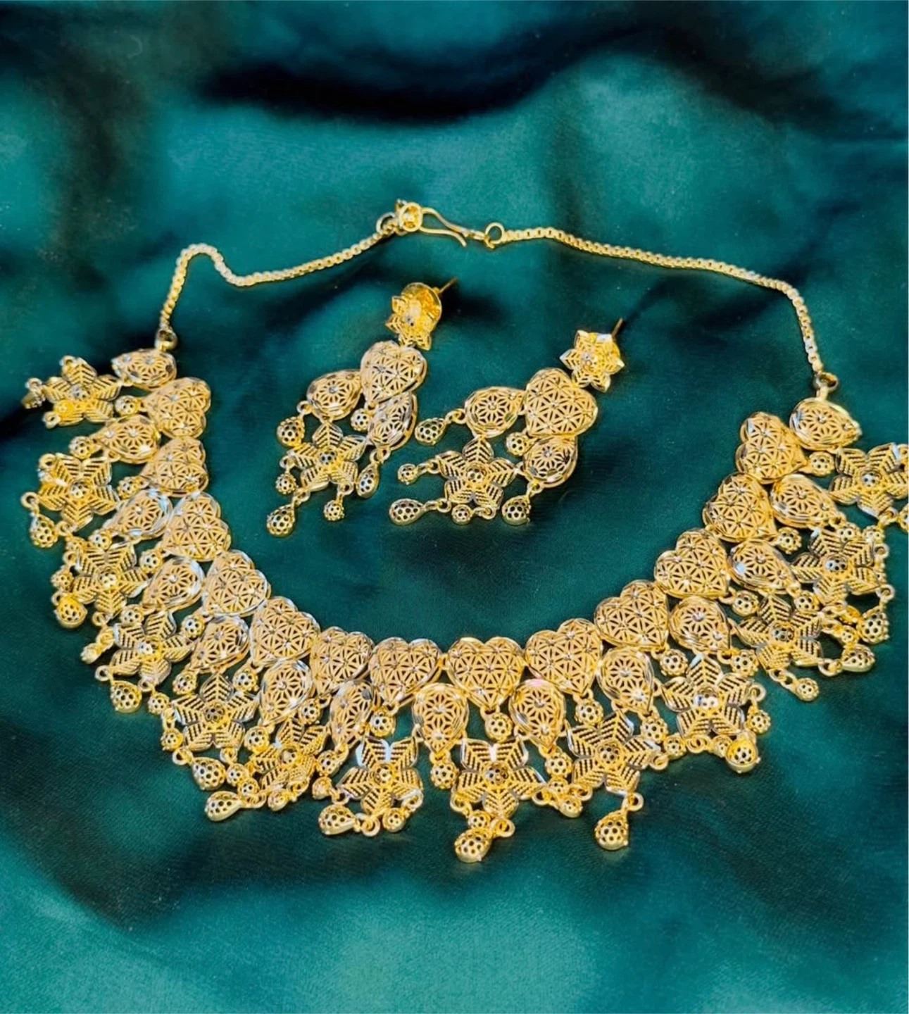 Gold Tone Necklace and Earring Set