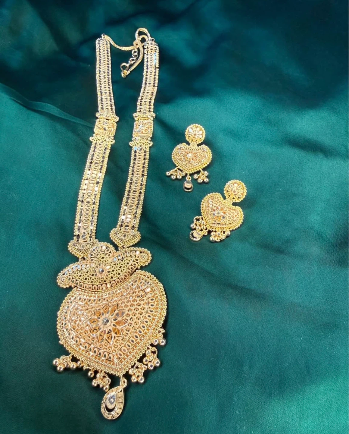 Gold Tone Necklace and Earring Set