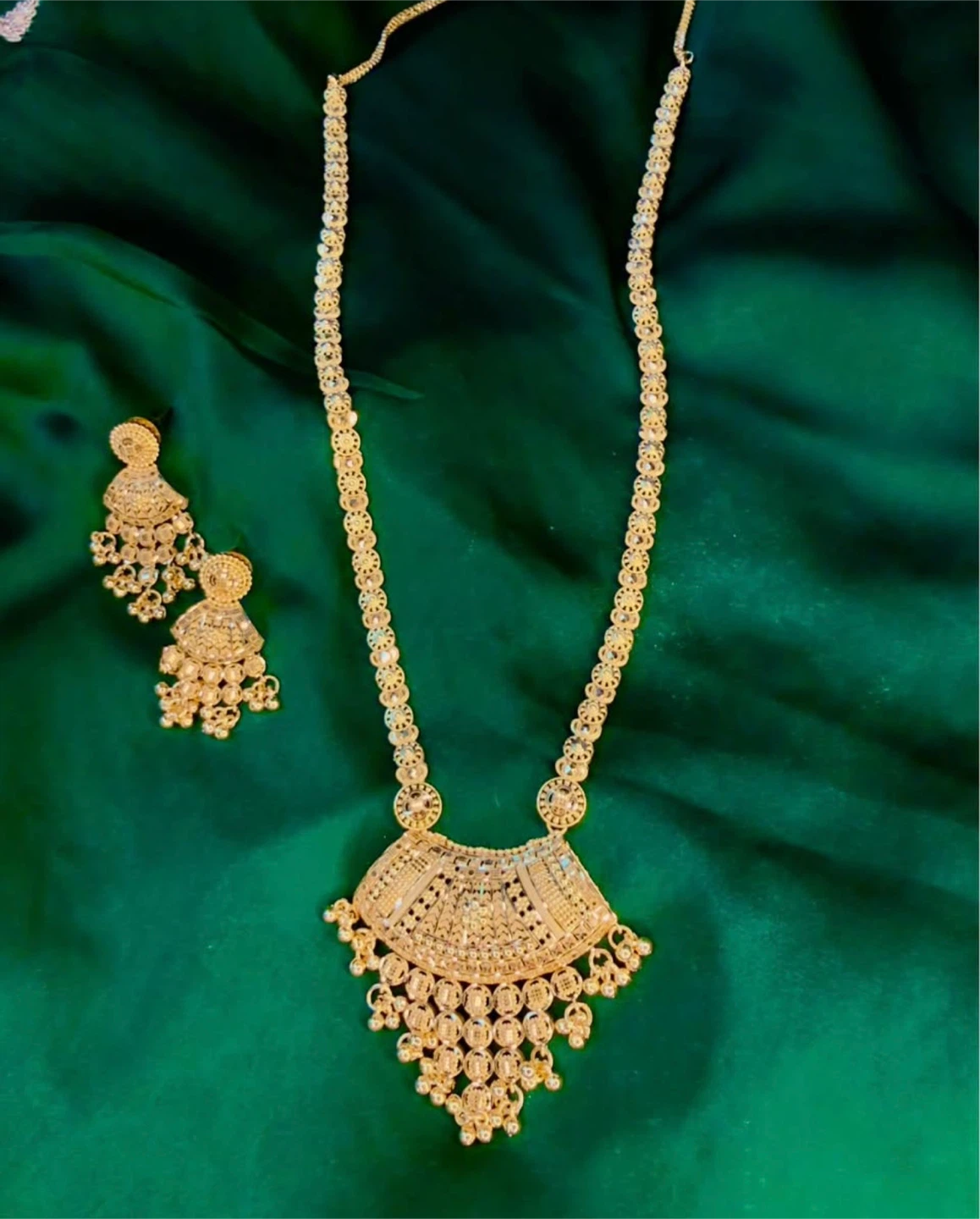 Gold Tone Necklace and Earrings Set