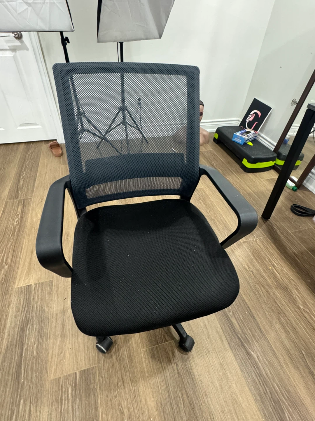 Black Mesh Office Chair - photo 2