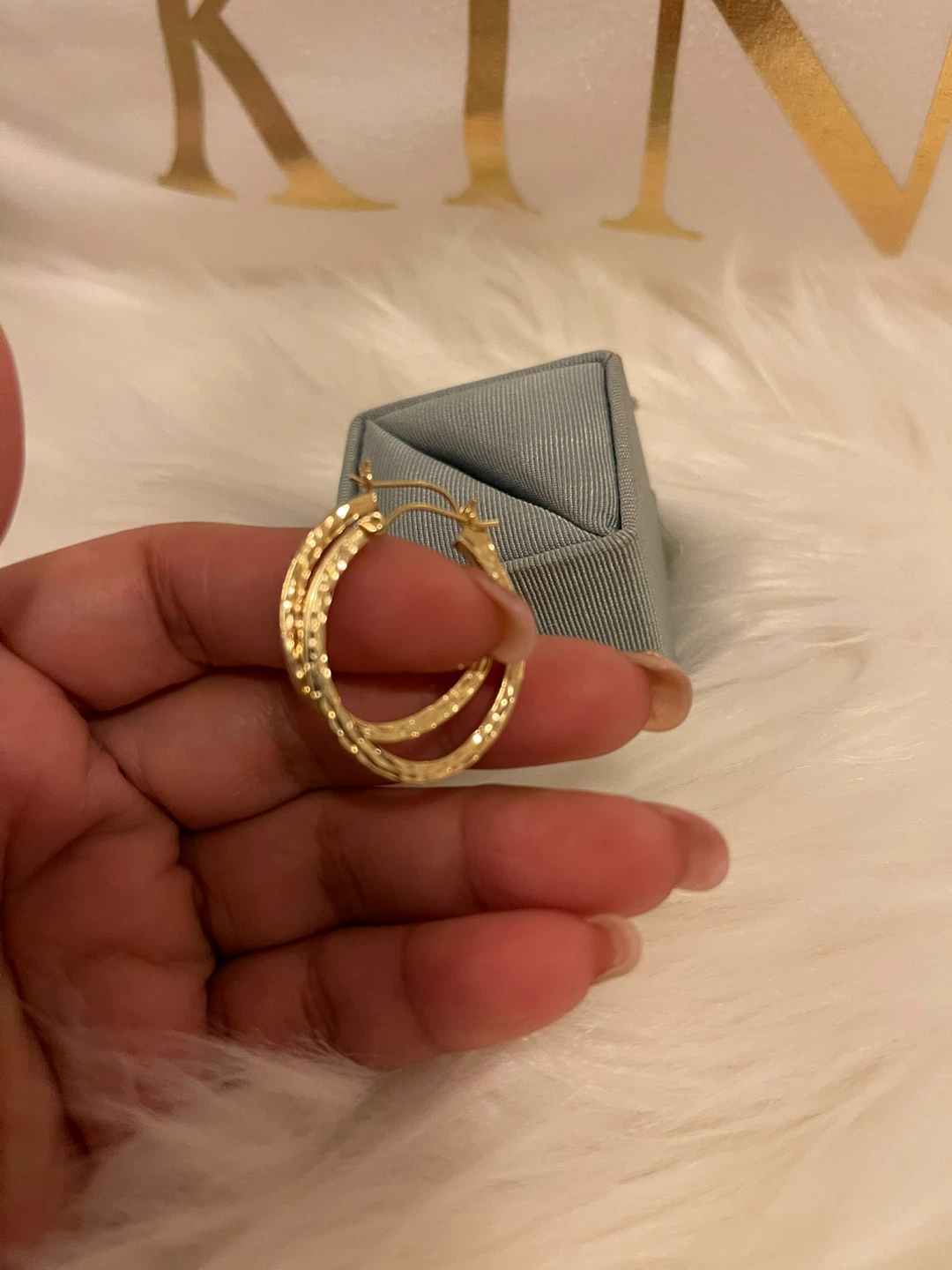 VINTAGE 14k Yellow Gold OVAL Diamond-Cut Hoop Earrings - photo 5