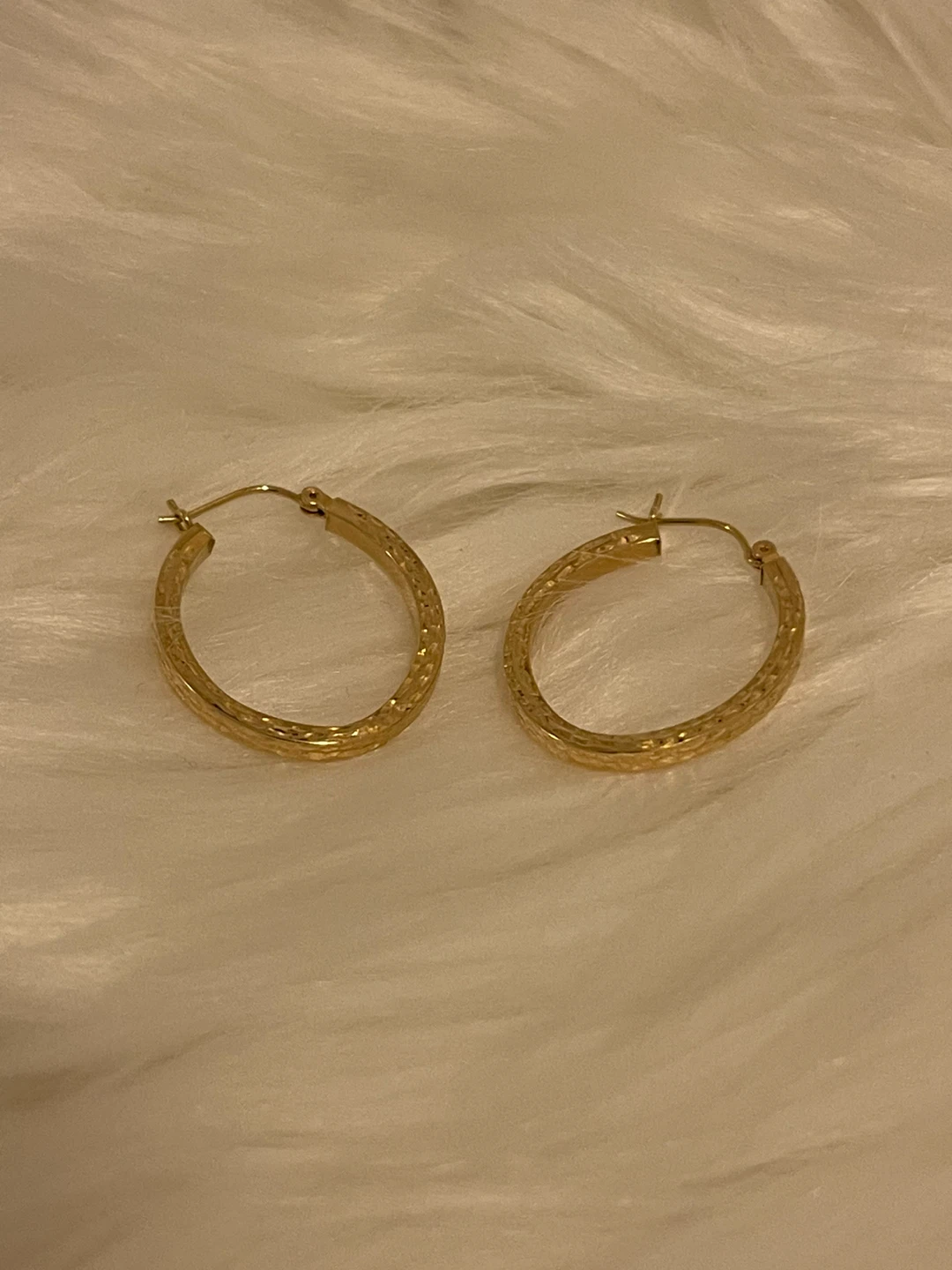 VINTAGE 14k Yellow Gold OVAL Diamond-Cut Hoop Earrings