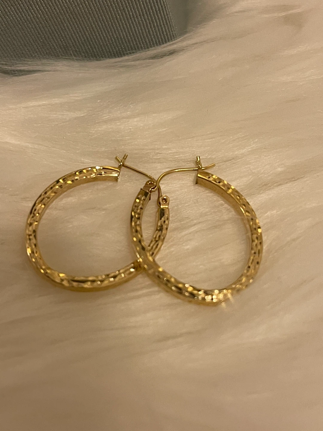 VINTAGE 14k Yellow Gold OVAL Diamond-Cut Hoop Earrings - photo 4