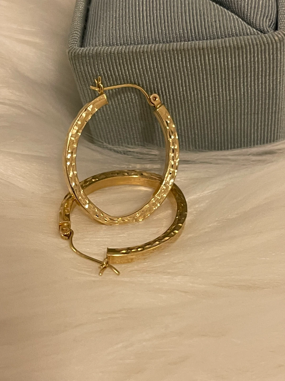 VINTAGE 14k Yellow Gold OVAL Diamond-Cut Hoop Earrings - photo 3