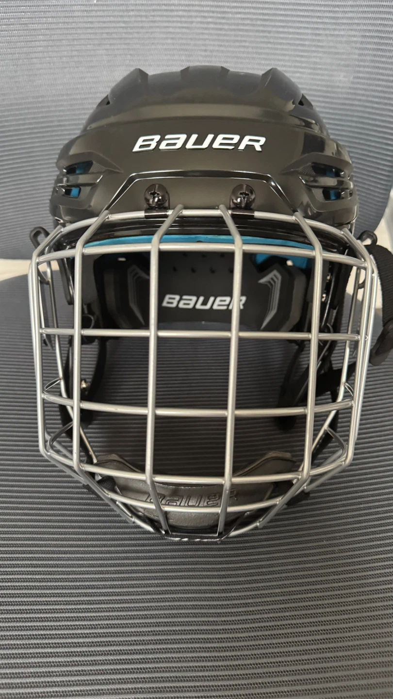 Bauer Hockey Helmet with Cage - Black - M/M