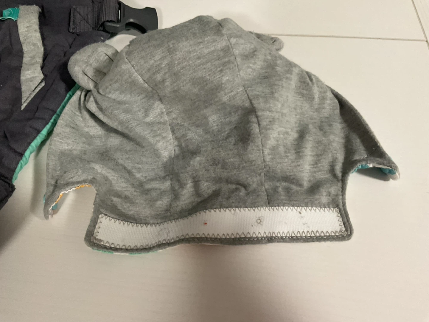 Baby Carrier with Hood - photo 3