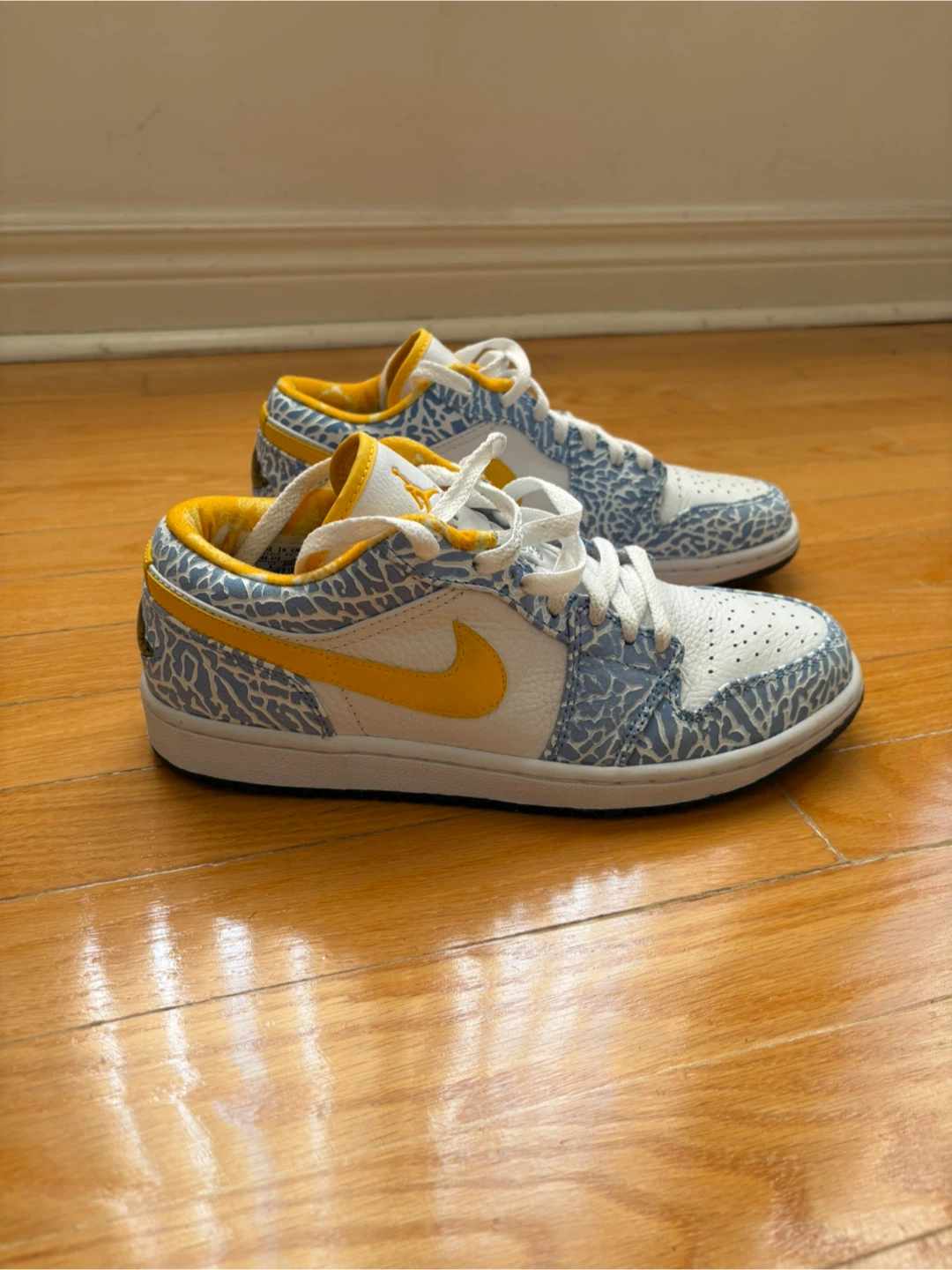 Air Jordan 1 Retro Low (Size 9 Men) - photo 4