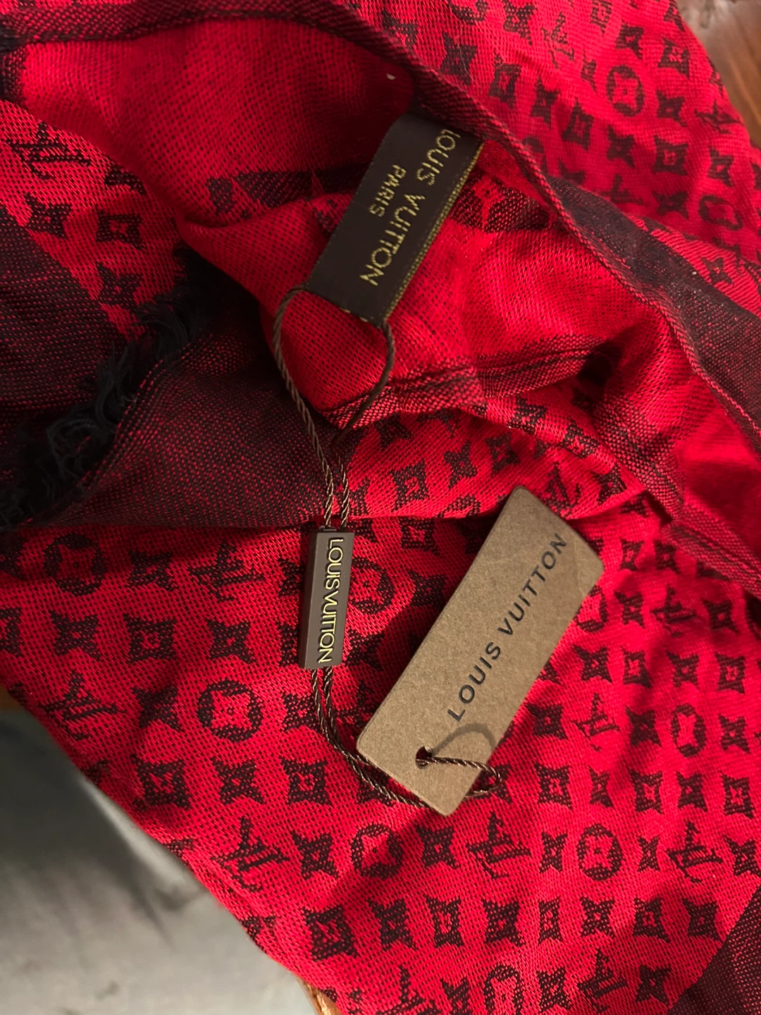 Louis Vuitton Scarf - tag still on, really good condition - photo 3
