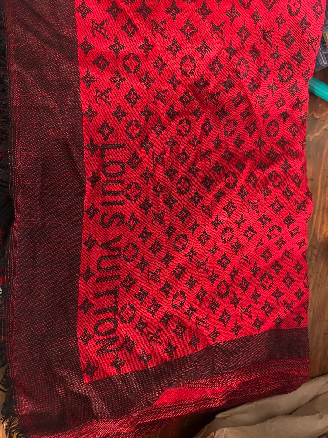 Louis Vuitton Scarf - tag still on, really good condition - photo 2