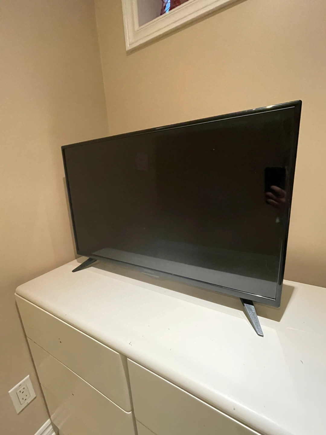Insignia 32" LED TV