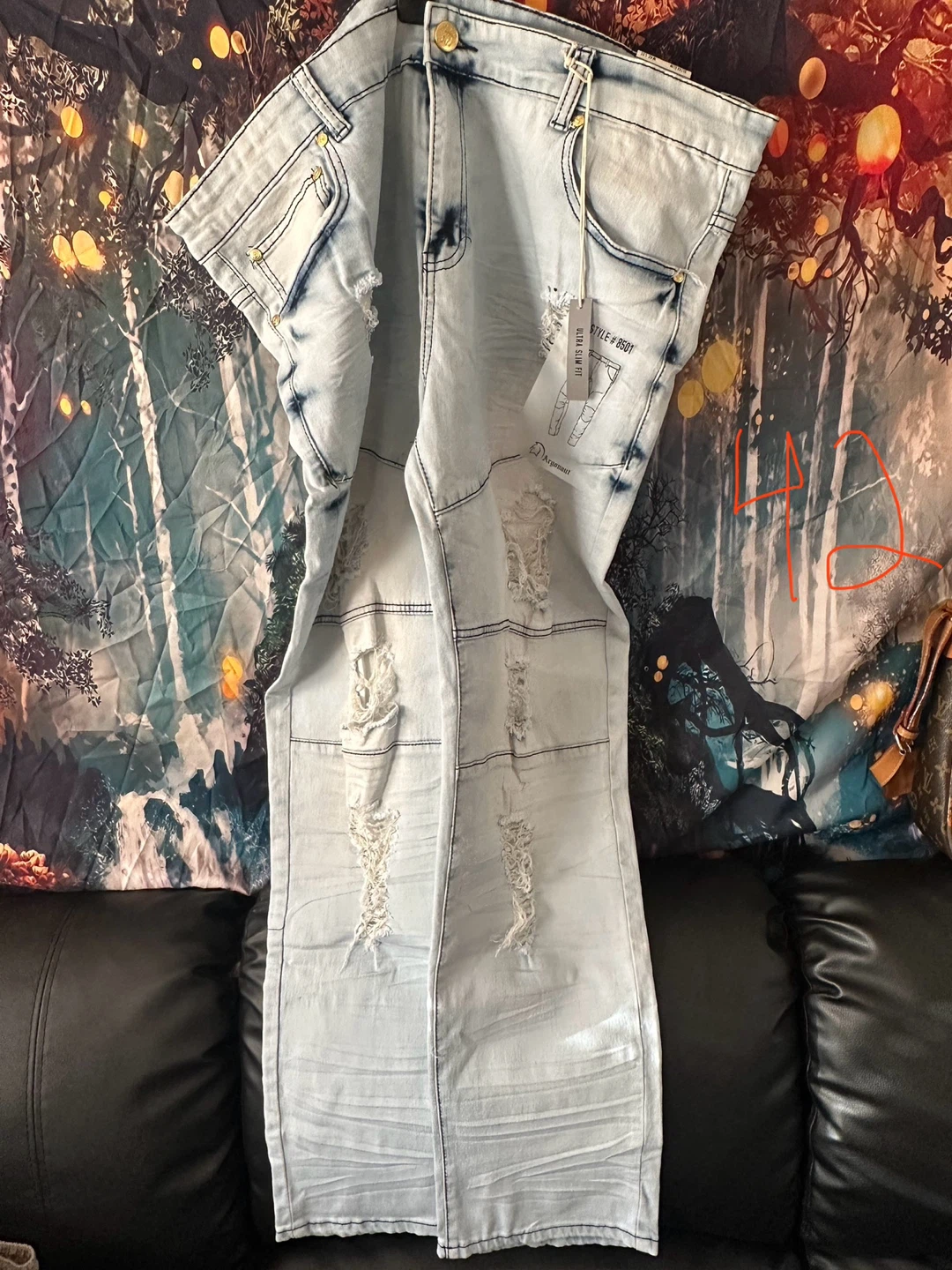 Argonaut Men's Light Wash Distressed Denim Jeans Size 40
