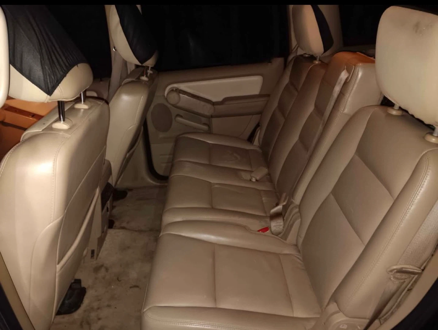 Ford Explorer XLT SUV - photo 3