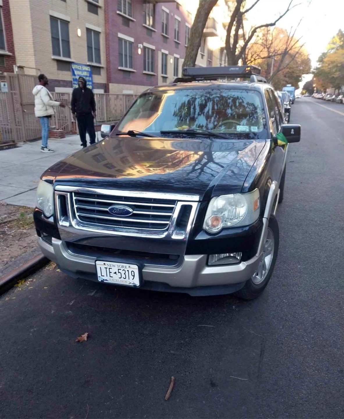 Ford Explorer XLT SUV - photo 4
